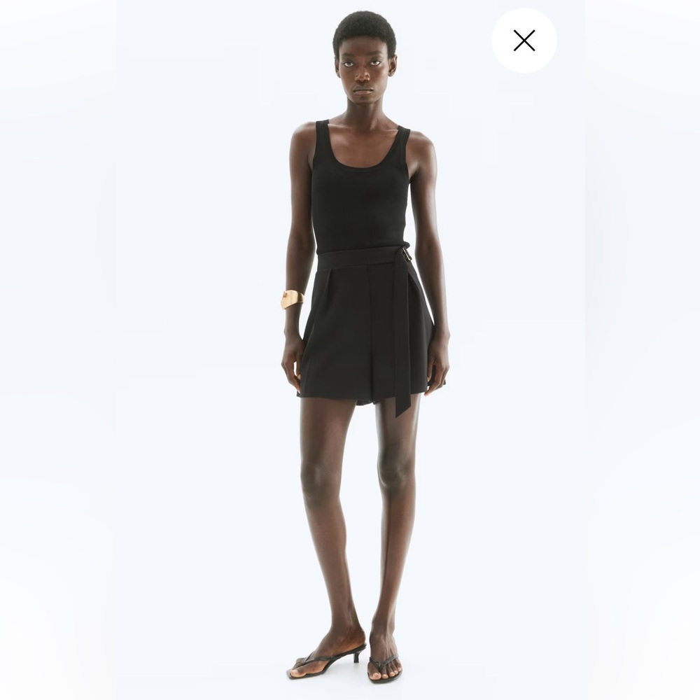 H&M Women’s Black High-Waist Belted Dress Shorts - Picture 2 of 10